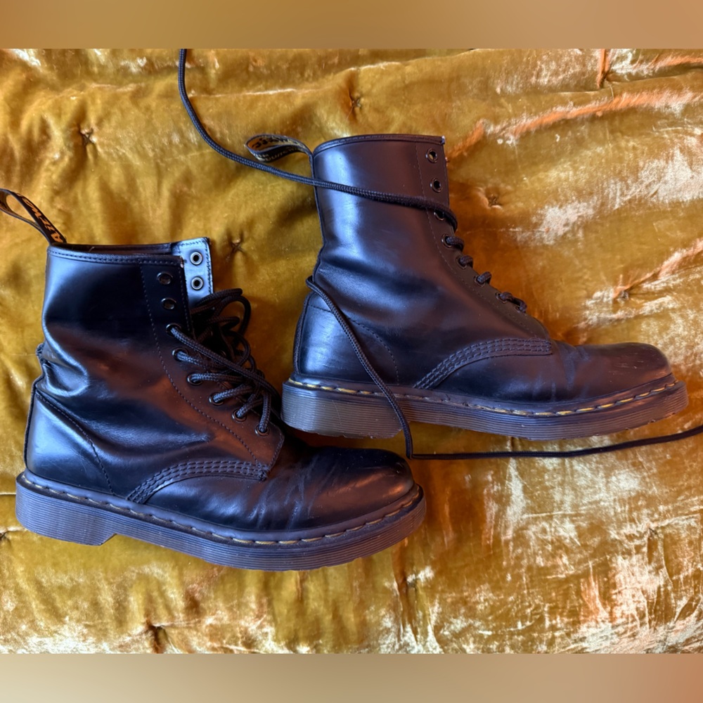 Dr Martens Pascal 8 Eye Boots Sz 9